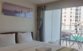 V Check Inn Sukhumvit 22